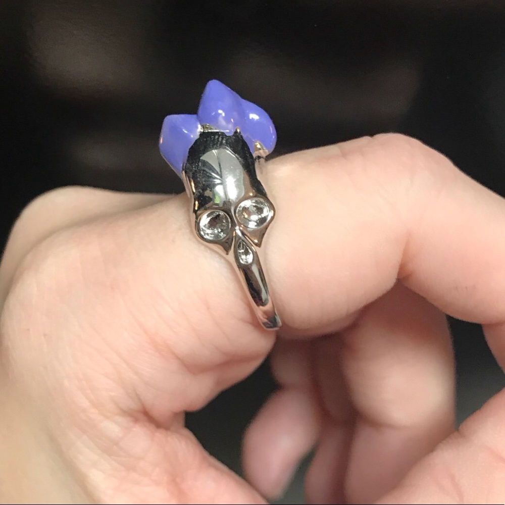 Gorgeous skull ring - Brand new
